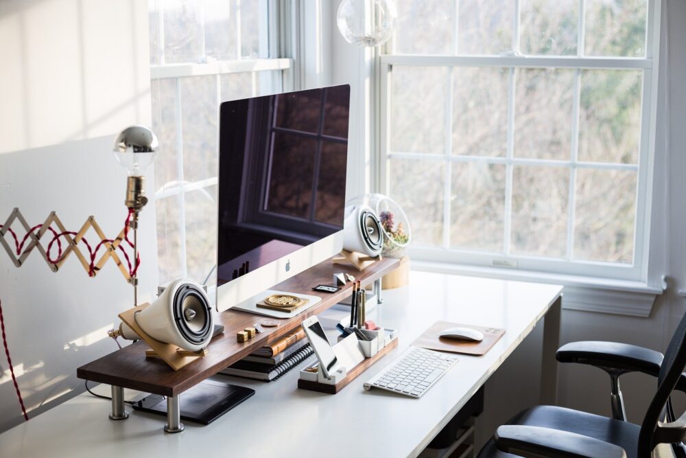 Comment apporter de la couleur au bureau et le rendre à nouveau génial