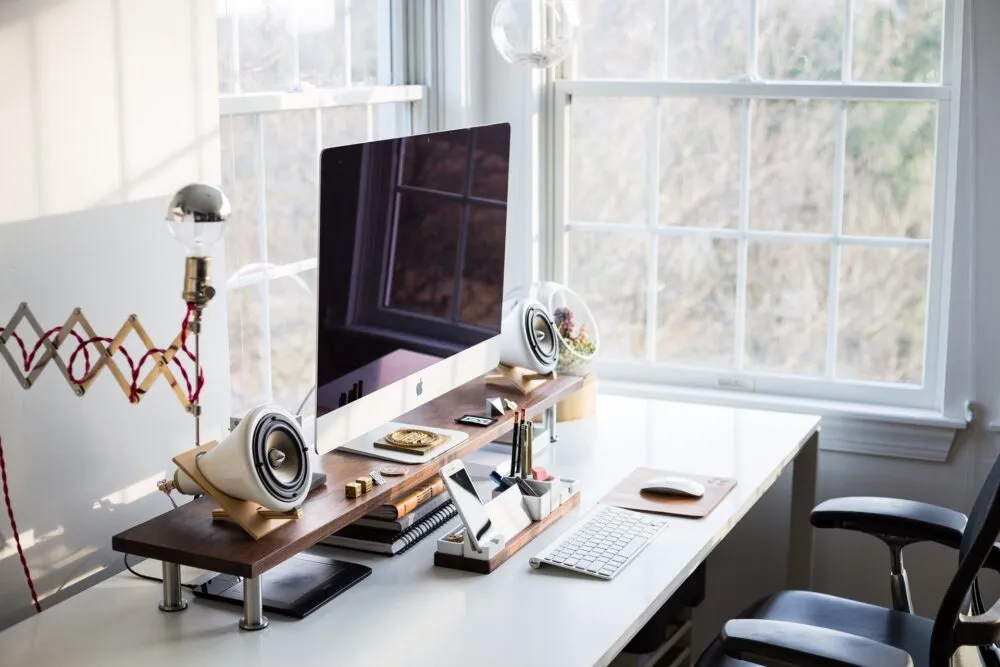 Comment apporter de la couleur au bureau et le rendre à nouveau génial